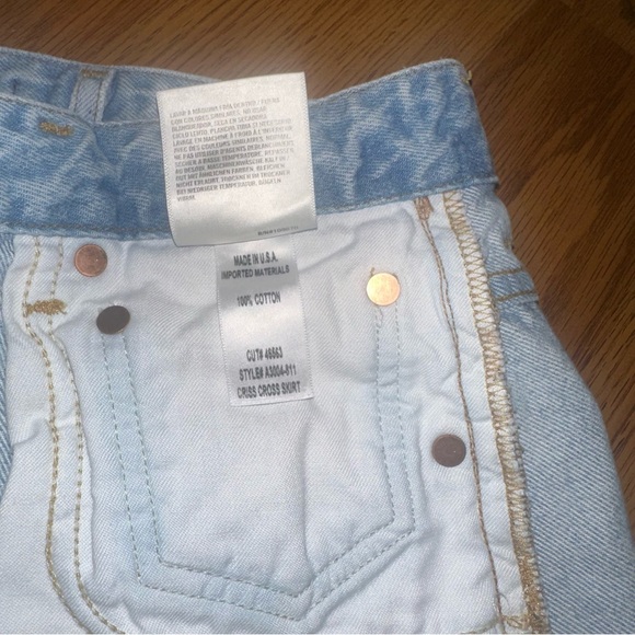 AGOLDE Criss Cross Light Wash Denim Mini Skirt Distressed Raw Hem - Picture 8 of 9